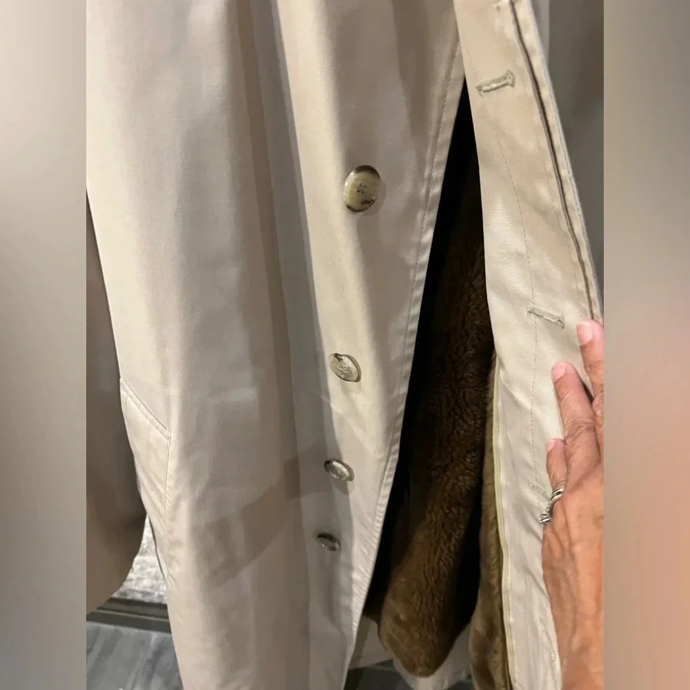 Vintage London Fog Men’s size 44 Long Trench coat, lining that can be removed